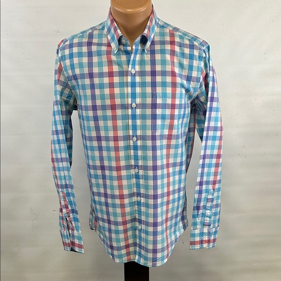J. Crew Other - J. Crew long sleeve button down collar shirt.  M